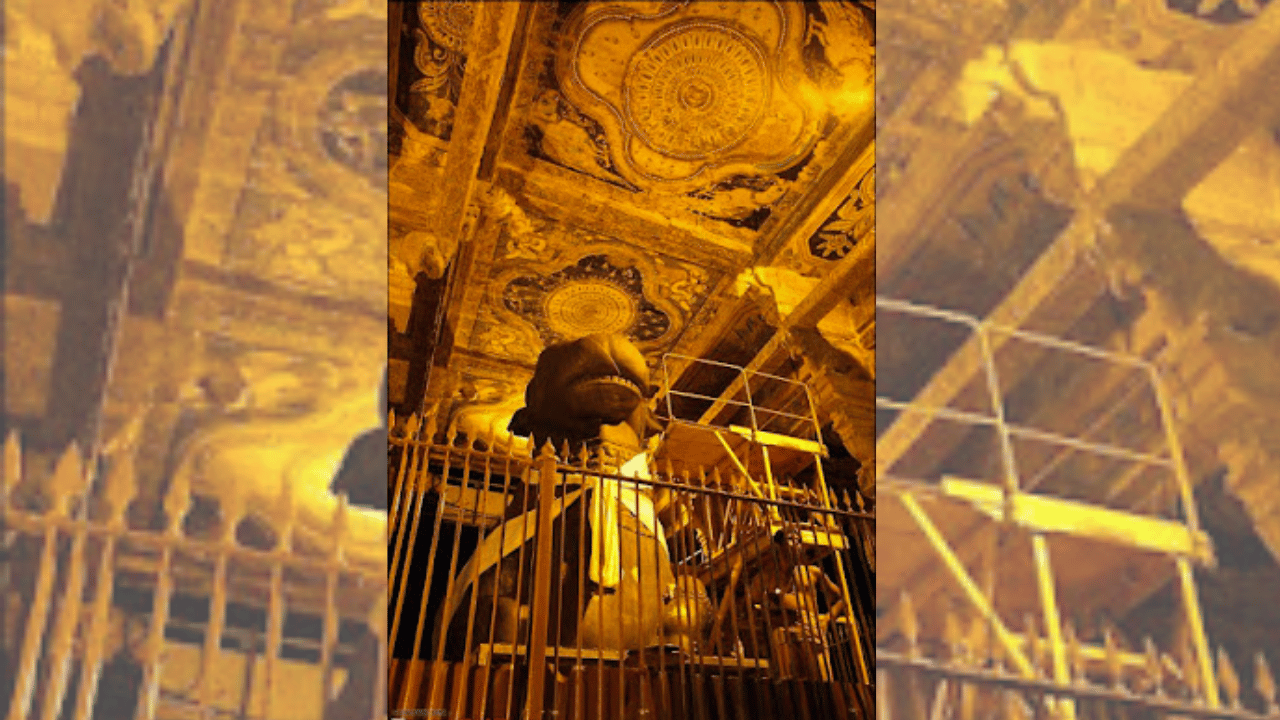 Thanjavur big Temple - Huge nandi and Mantap