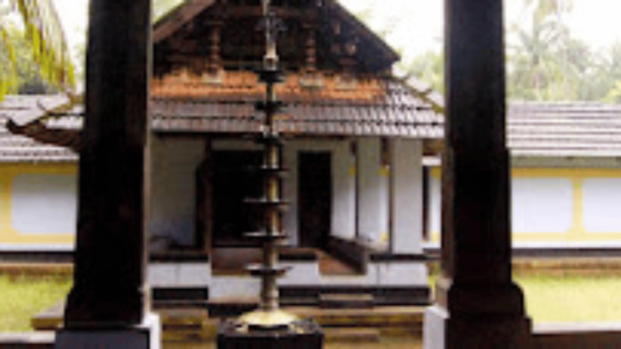 Vellamassery GarudaKavu